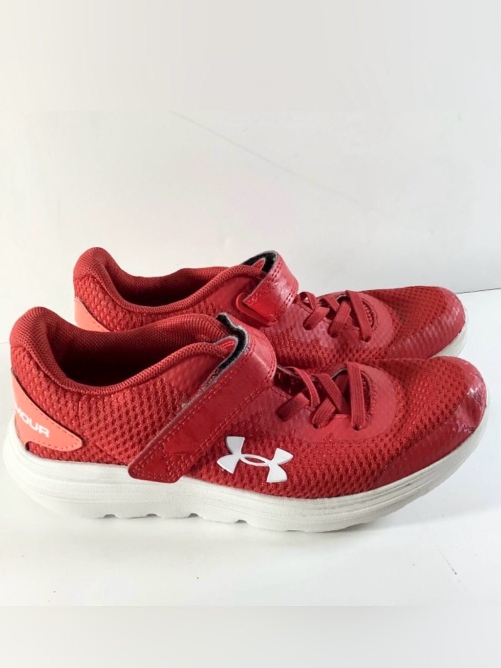 UNDER ARMOUR ESSENTIAL RED BOYS YOUTH SHOES RED SNEAKERS - SIZE 3